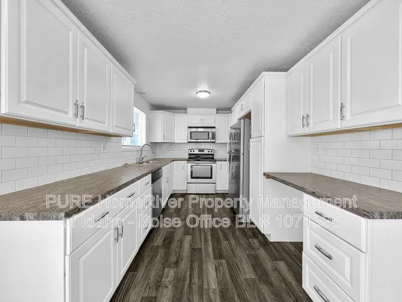 3 Bed 1 Bath Modern Contemporary Residence in Nampa, ID - 5