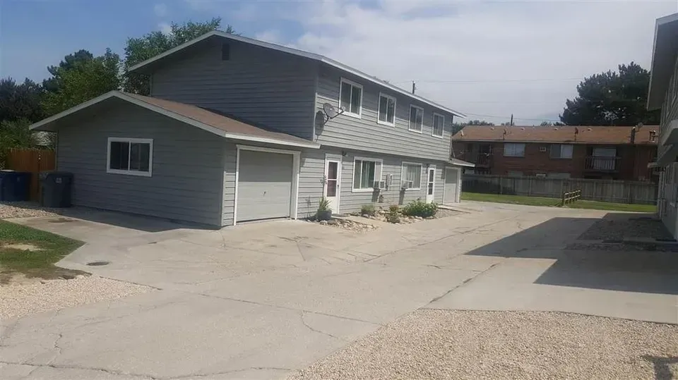 3 Bed 1 Bath Modern Contemporary Residence in Nampa, ID - 4