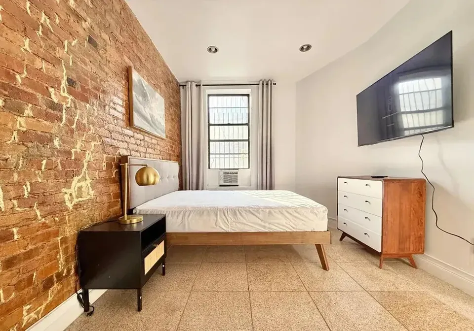 3 Bed 1 Bath Modern Contemporary Residence in New York, NY - 1