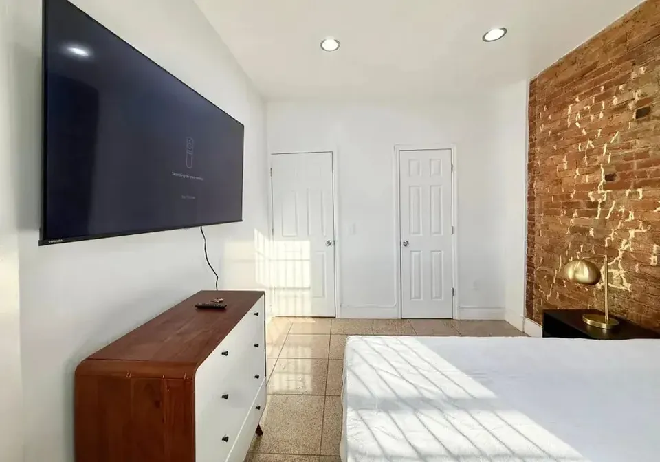 3 Bed 1 Bath Modern Contemporary Residence in New York, NY - 3