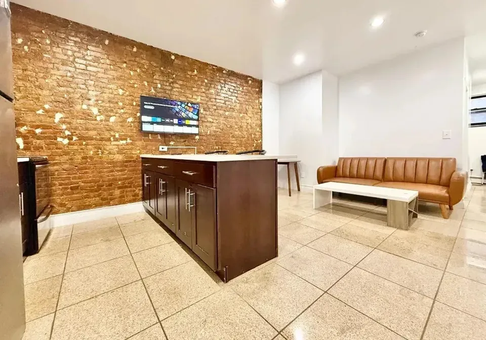 3 Bed 1 Bath Modern Contemporary Residence in New York, NY - 5