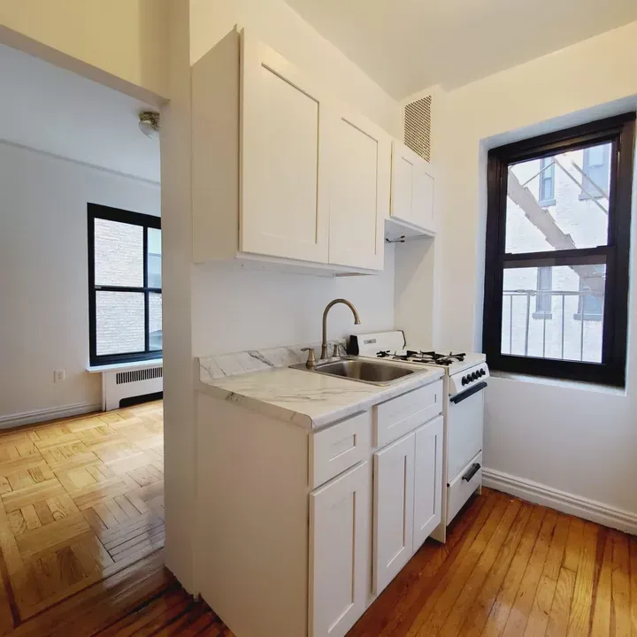 3 Bed 1 Bath Modern Contemporary Residence in New York, NY - 4