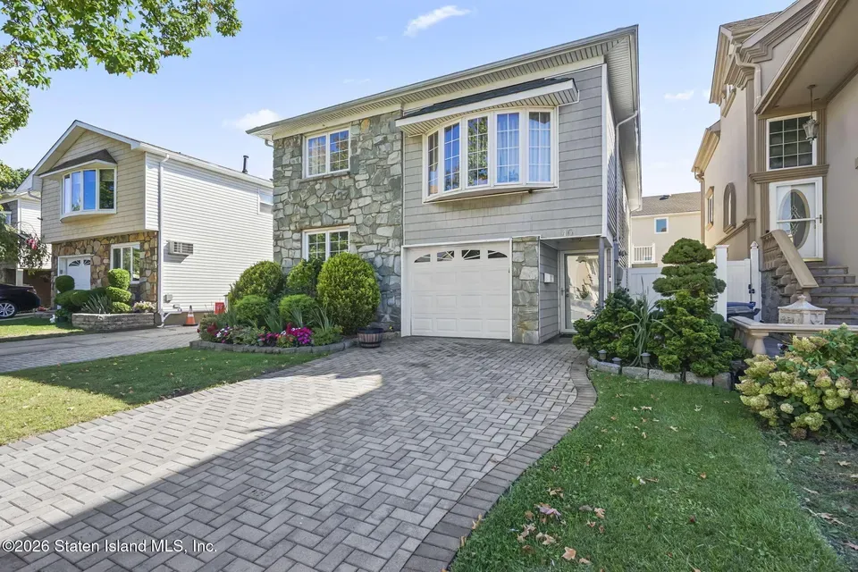 3 Bed 1 Bath Modern Contemporary Residence in New York, NY - 3