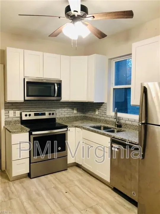3 Bed 1 Bath Modern Contemporary Residence in Norfolk, VA - 4