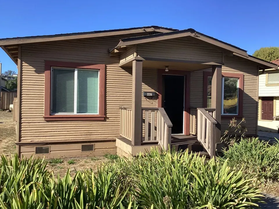 3 Bed 1 Bath Modern Contemporary Residence in Santa Cruz, CA