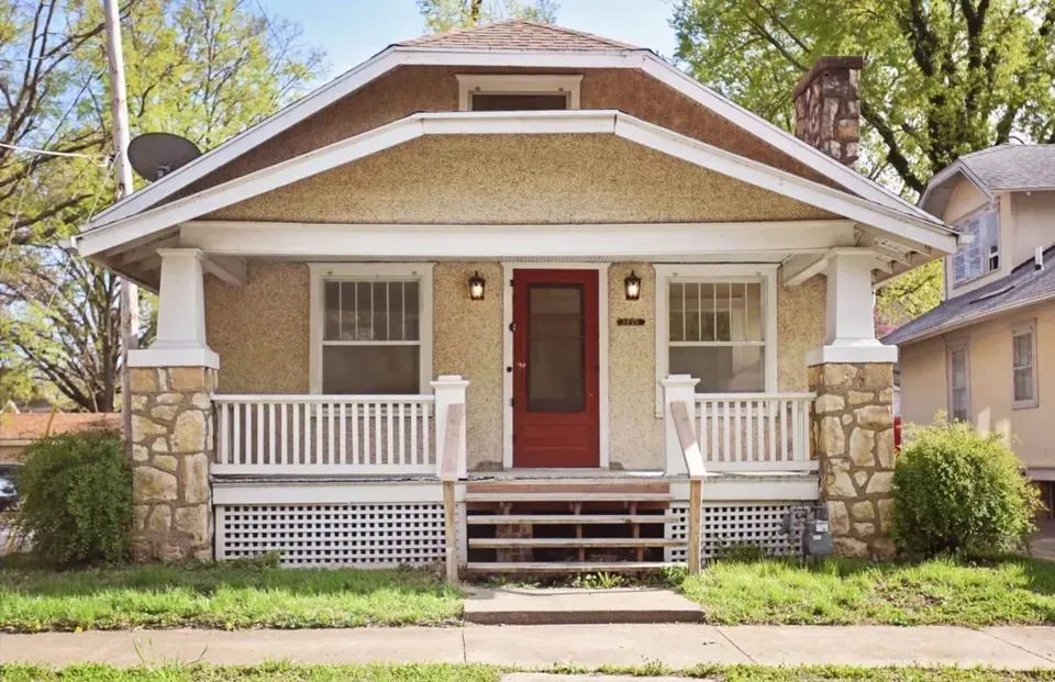 3 Bed 1 Bath Modern Contemporary Residence in Topeka, KS