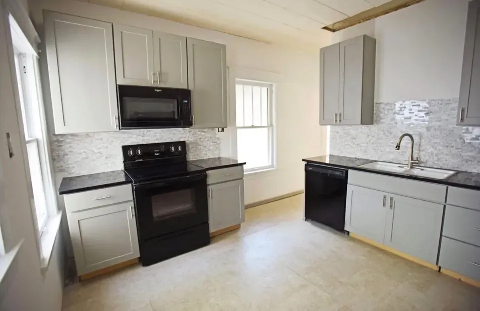 3 Bed 1 Bath Modern Contemporary Residence in Topeka, KS - 4