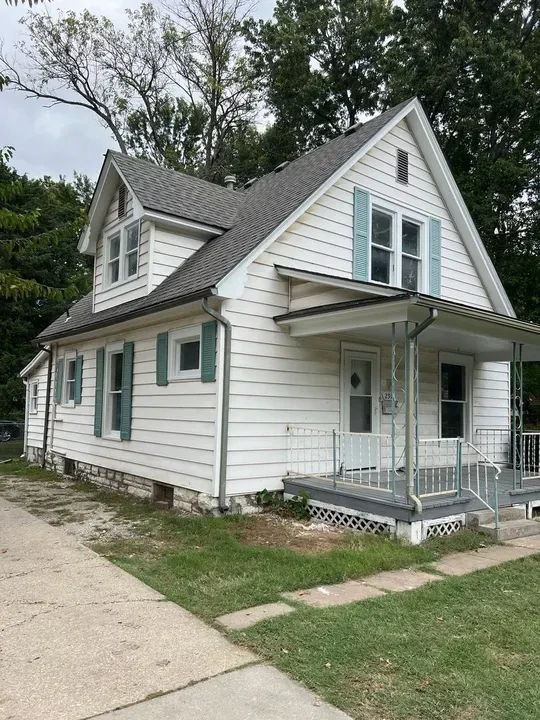 3 Bed 1 Bath Modern Contemporary Residence in Topeka, KS