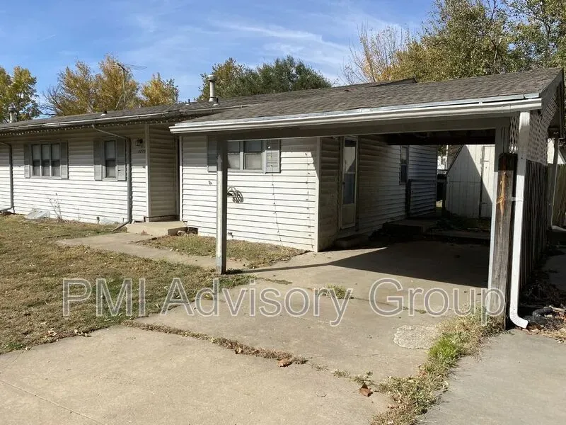 3 Bed 1 Bath Modern Contemporary Residence in Topeka, KS