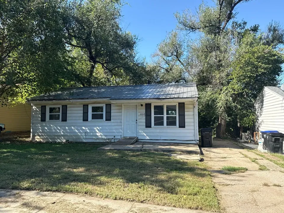 3 Bed 1 Bath Modern Contemporary Residence in Topeka, KS