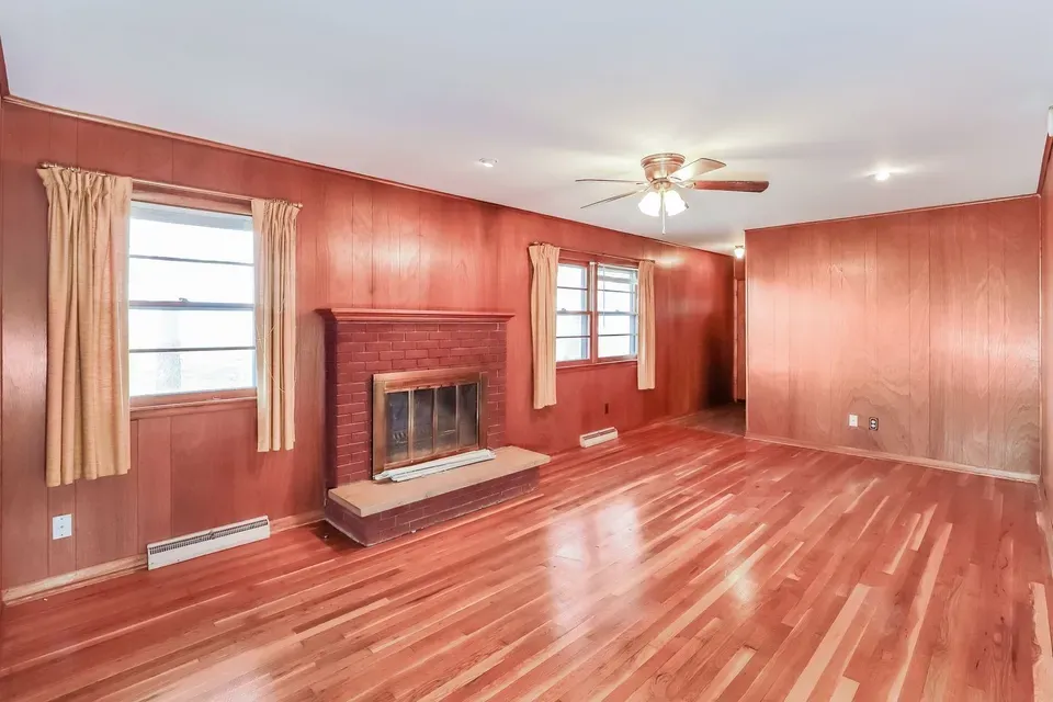 3 Bed 1 Bath Modern Contemporary Residence in Topeka, KS - 5