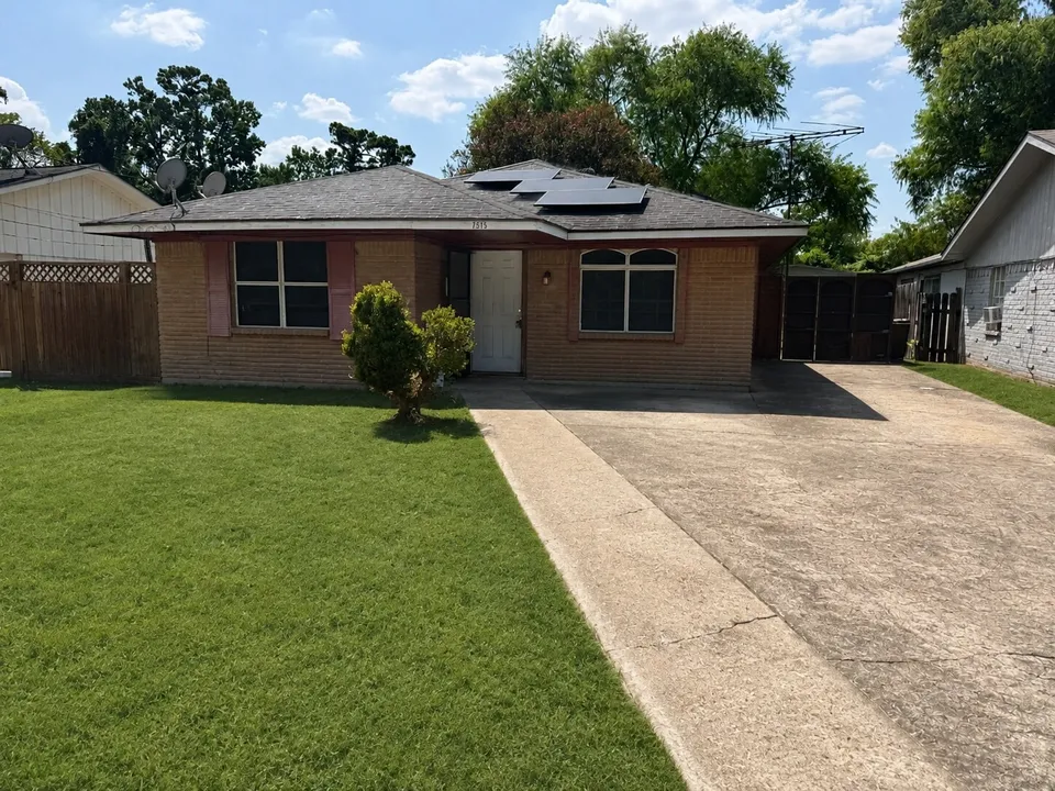 3 Bed 1 Bath Modern Farmhouse in Houston, TX