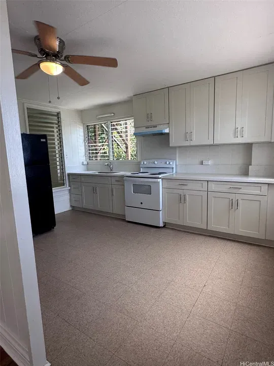 3 Bed 1 Bath Multi-Unit Residential Property in Honolulu, HI - 2
