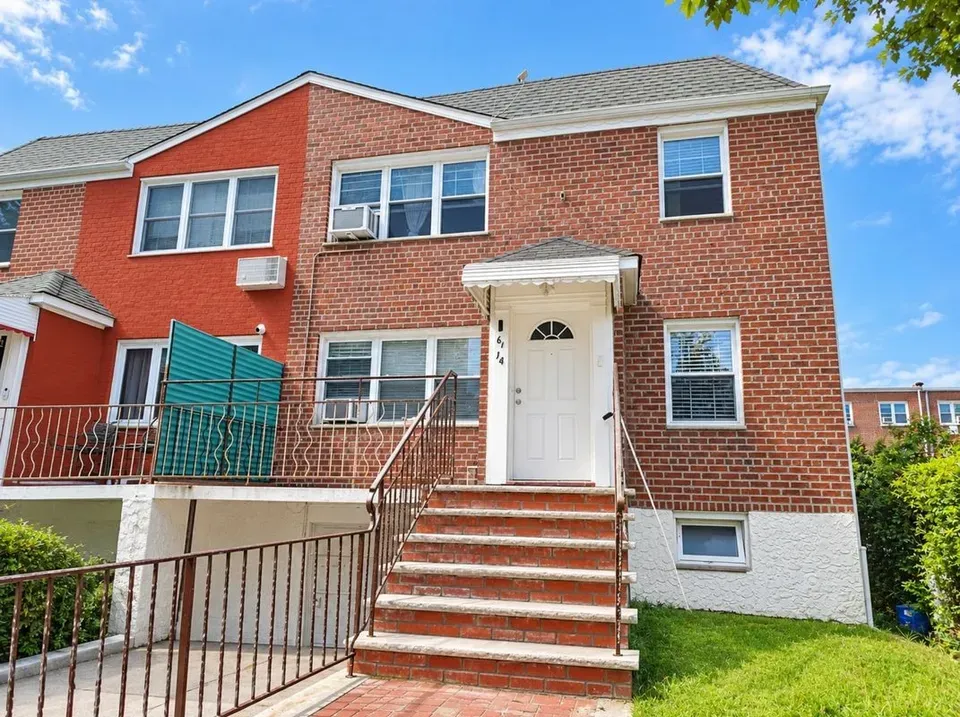3 Bed 1 Bath Multi-Unit Residential Property in Queens, NY - 1