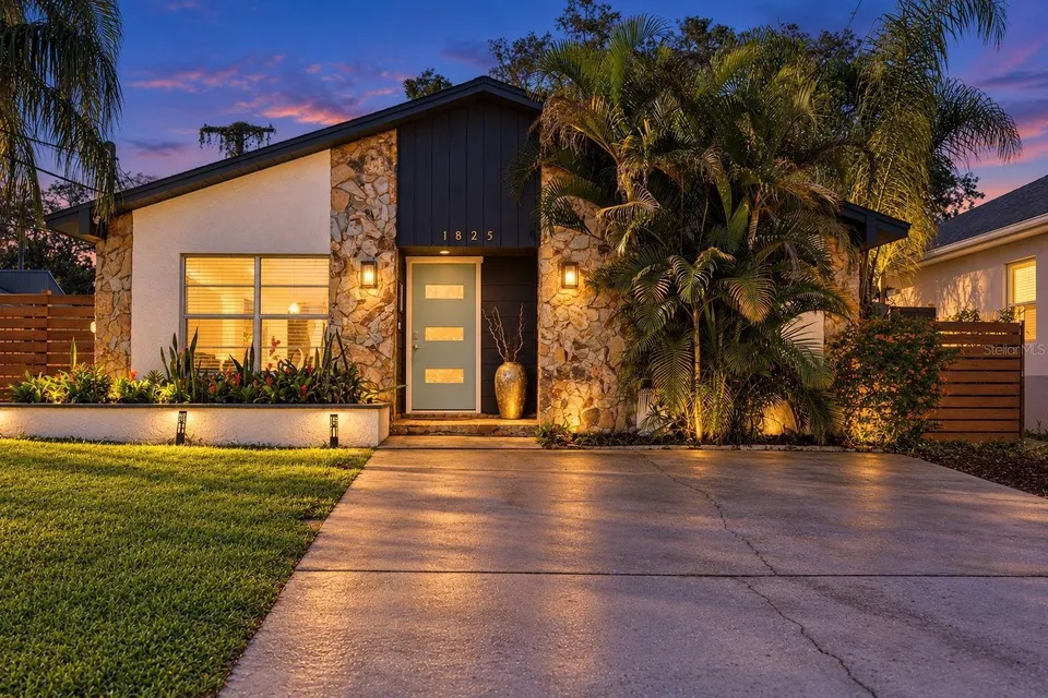 3 Bed 1 Bath Modern Farmhouse in Tampa, FL
