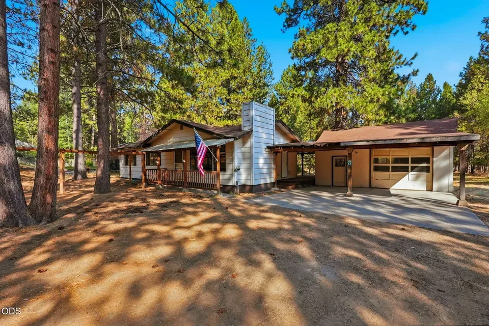 3 Bed 1 Bath Traditional Suburban Family Home in Bend, OR - 1
