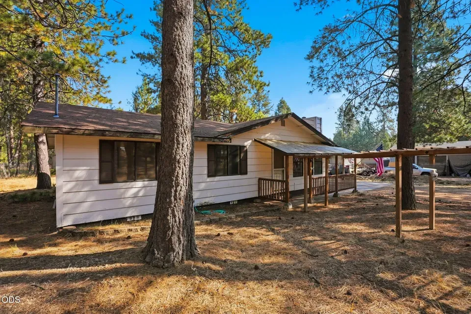 3 Bed 1 Bath Traditional Suburban Family Home in Bend, OR - 2
