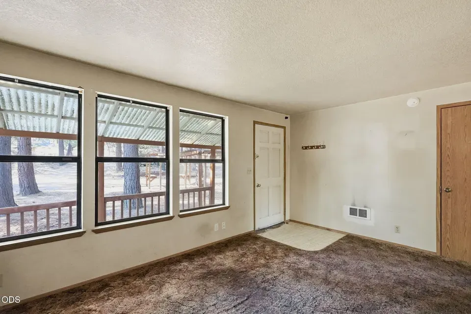 3 Bed 1 Bath Traditional Suburban Family Home in Bend, OR - 4