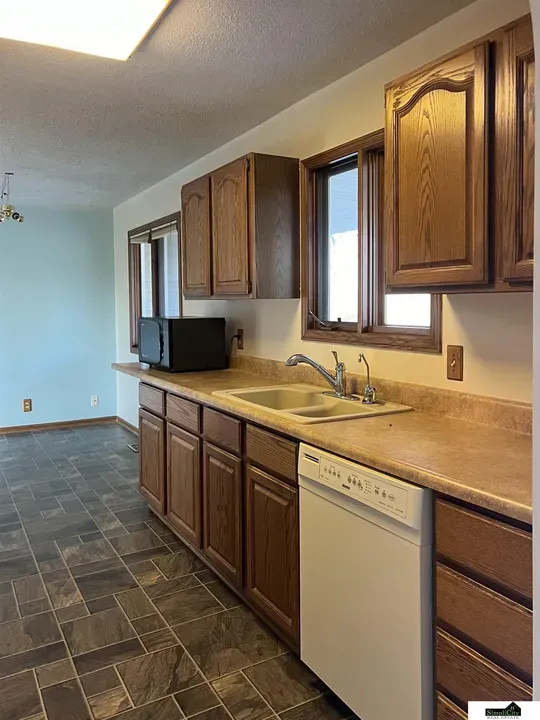 3 Bed 1 Bath Traditional Suburban Family Home in Lincoln, NE - 4