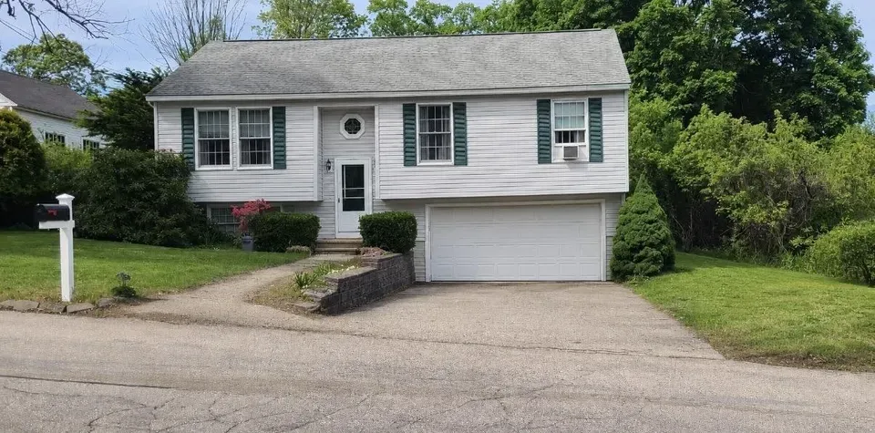 3 Bed 1 Bath Traditional Suburban Family Home in Manchester, NH