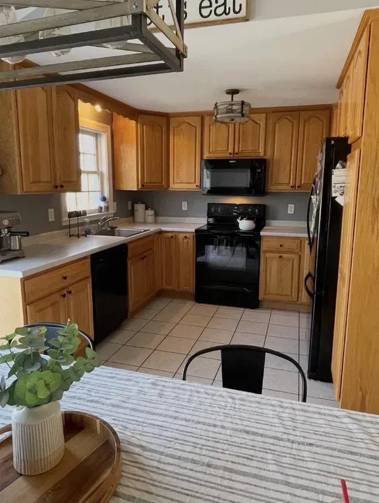 3 Bed 1 Bath Traditional Suburban Family Home in Manchester, NH - 4