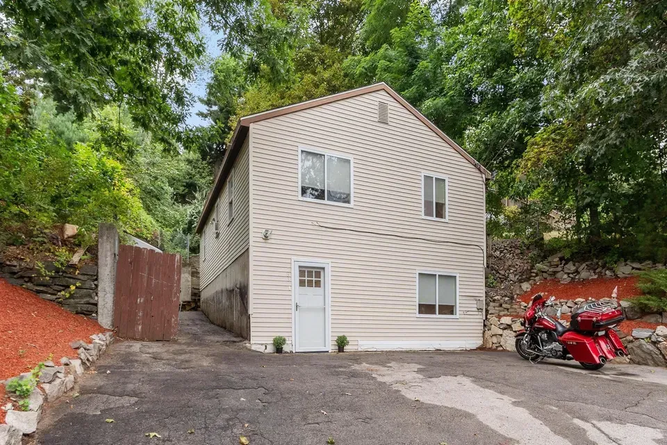 3 Bed 1 Bath Traditional Suburban Family Home in Manchester, NH