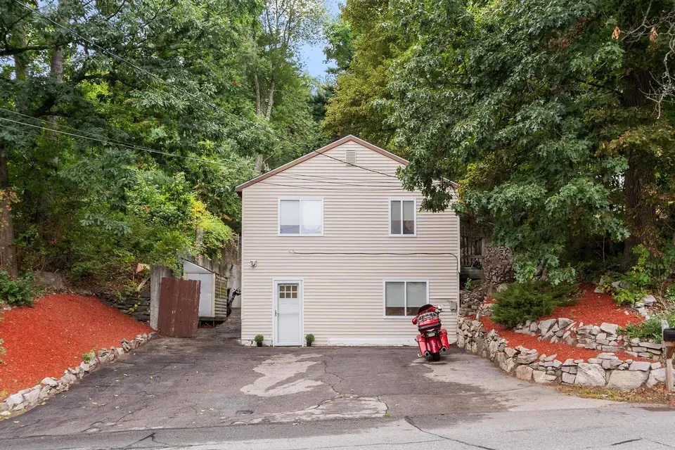 3 Bed 1 Bath Traditional Suburban Family Home in Manchester, NH - 2