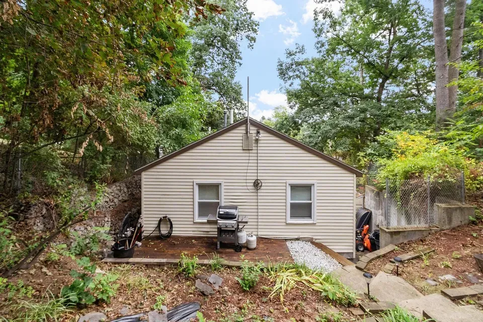 3 Bed 1 Bath Traditional Suburban Family Home in Manchester, NH - 4