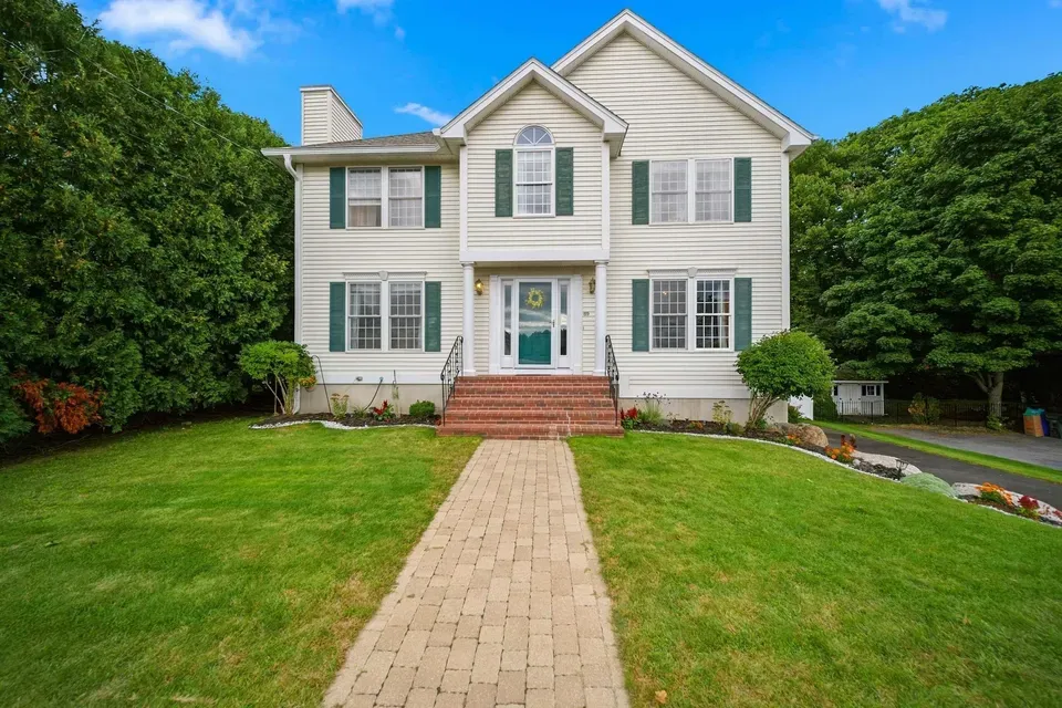 3 Bed 1 Bath Traditional Suburban Family Home in Manchester, NH