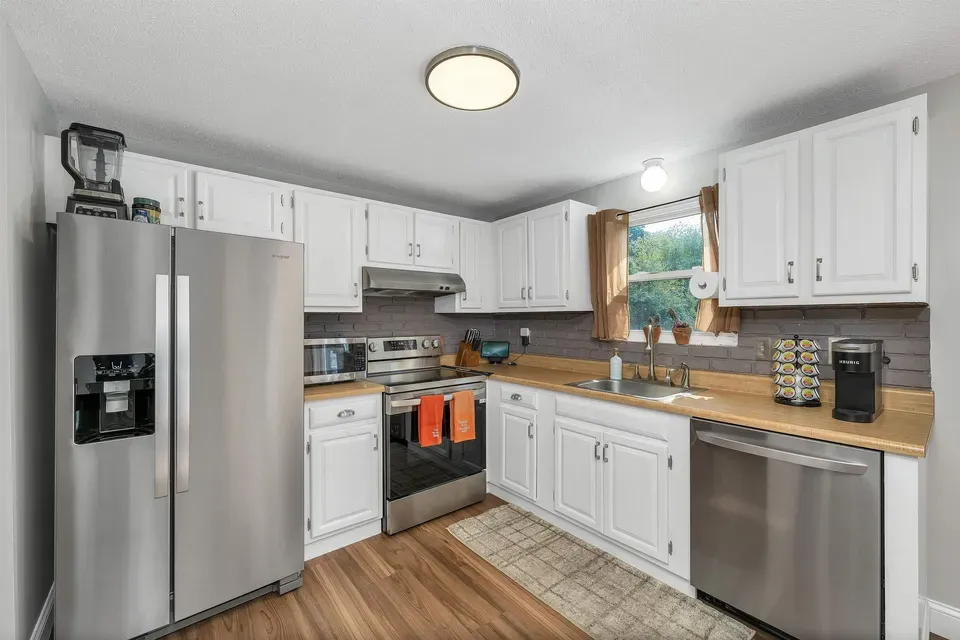 3 Bed 1 Bath Traditional Suburban Family Home in Manchester, NH - 4