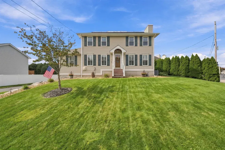 3 Bed 1 Bath Traditional Suburban Family Home in Manchester, NH - 1