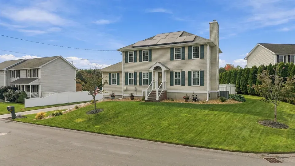 3 Bed 1 Bath Traditional Suburban Family Home in Manchester, NH - 2