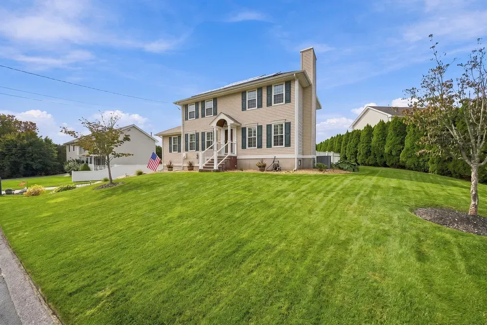 3 Bed 1 Bath Traditional Suburban Family Home in Manchester, NH - 4