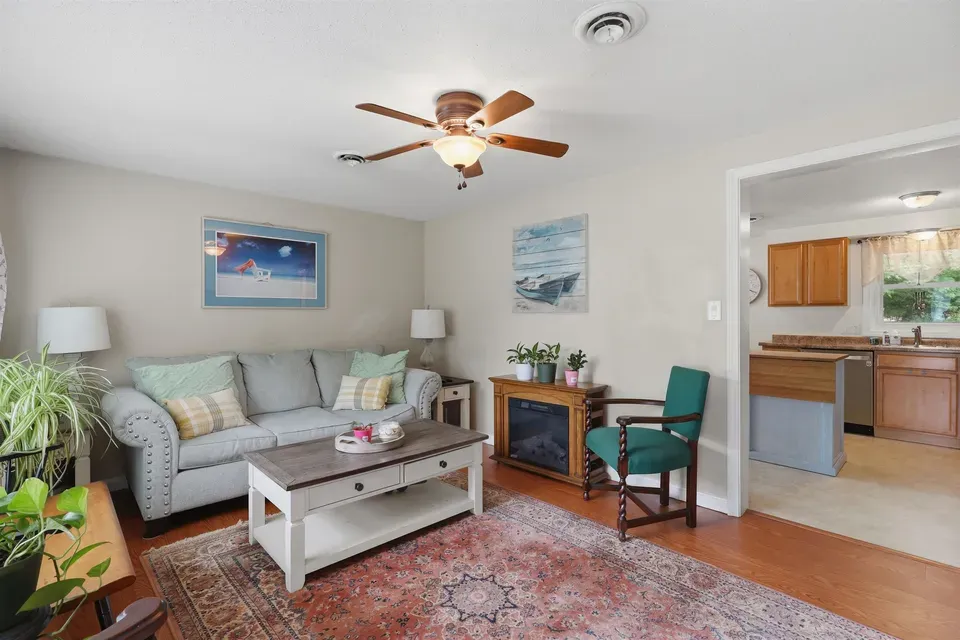 3 Bed 1 Bath Traditional Suburban Family Home in Nashua, NH - 1