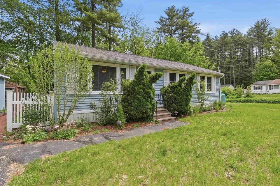3 Bed 1 Bath Traditional Suburban Family Home in Nashua, NH - 3