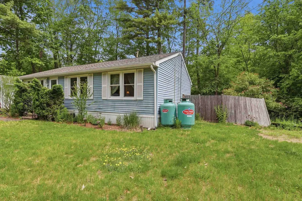 3 Bed 1 Bath Traditional Suburban Family Home in Nashua, NH - 4