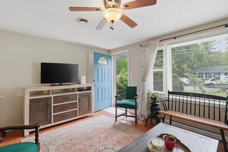 3 Bed 1 Bath Traditional Suburban Family Home in Nashua, NH - 5