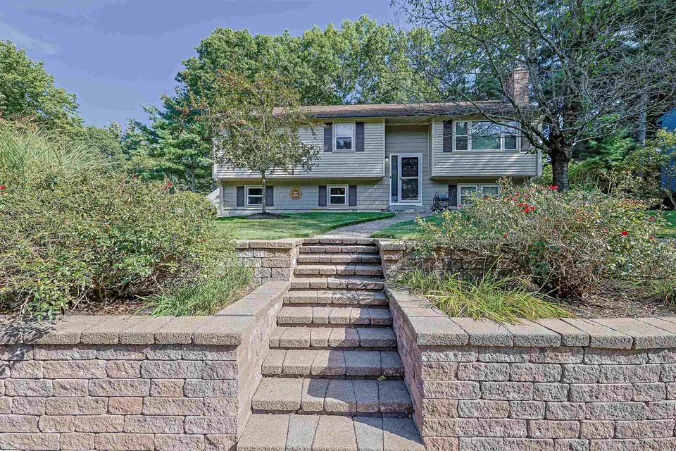 3 Bed 1 Bath Traditional Suburban Family Home in Nashua, NH - 2