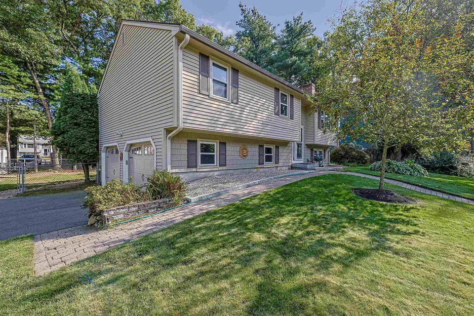 3 Bed 1 Bath Traditional Suburban Family Home in Nashua, NH - 3