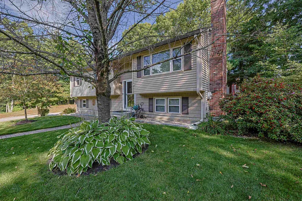 3 Bed 1 Bath Traditional Suburban Family Home in Nashua, NH - 4