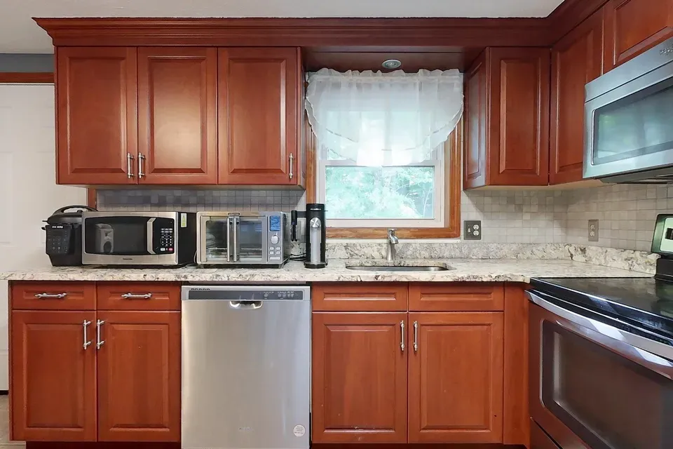3 Bed 1 Bath Traditional Suburban Family Home in Nashua, NH - 3