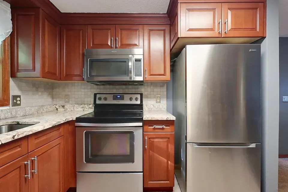3 Bed 1 Bath Traditional Suburban Family Home in Nashua, NH - 4