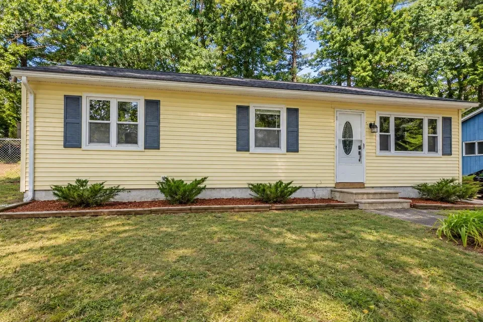 3 Bed 1 Bath Traditional Suburban Family Home in Nashua, NH - 3