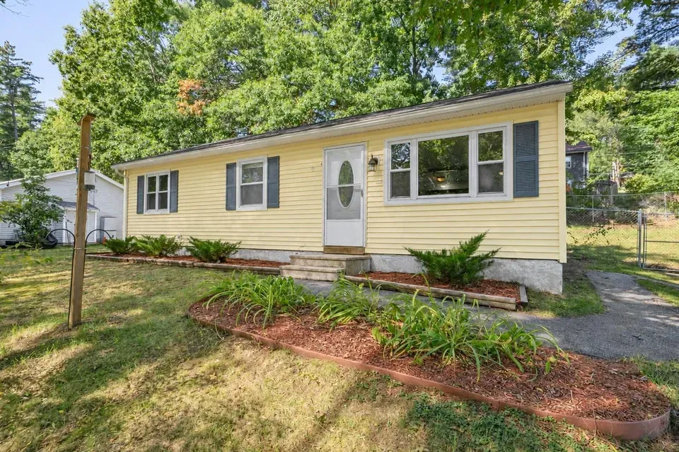 3 Bed 1 Bath Traditional Suburban Family Home in Nashua, NH - 4