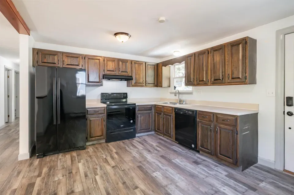 3 Bed 1 Bath Traditional Suburban Family Home in Nashua, NH - 5