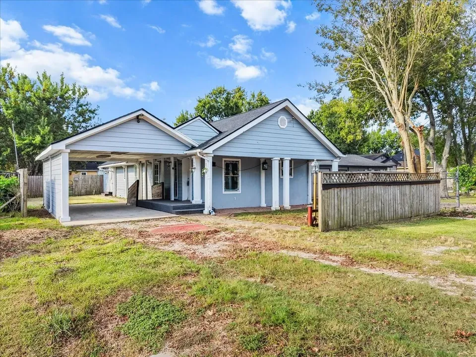 3 Bed 1 Bath Traditional Suburban Family Home in Pearland, TX - 3