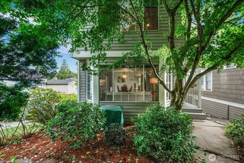 3 Bed 1 Bath Traditional Suburban Family Home in Seattle, WA - 1