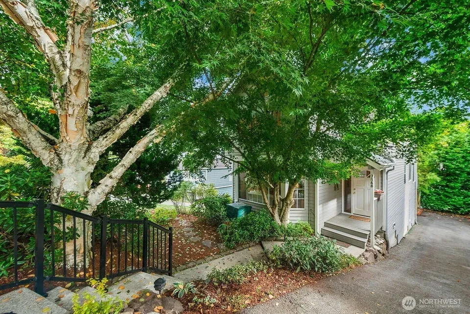 3 Bed 1 Bath Traditional Suburban Family Home in Seattle, WA - 2