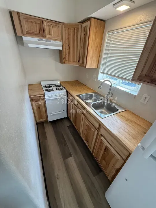 3 Bed 1 Bath Urban Residential Condo in Anchorage, AK