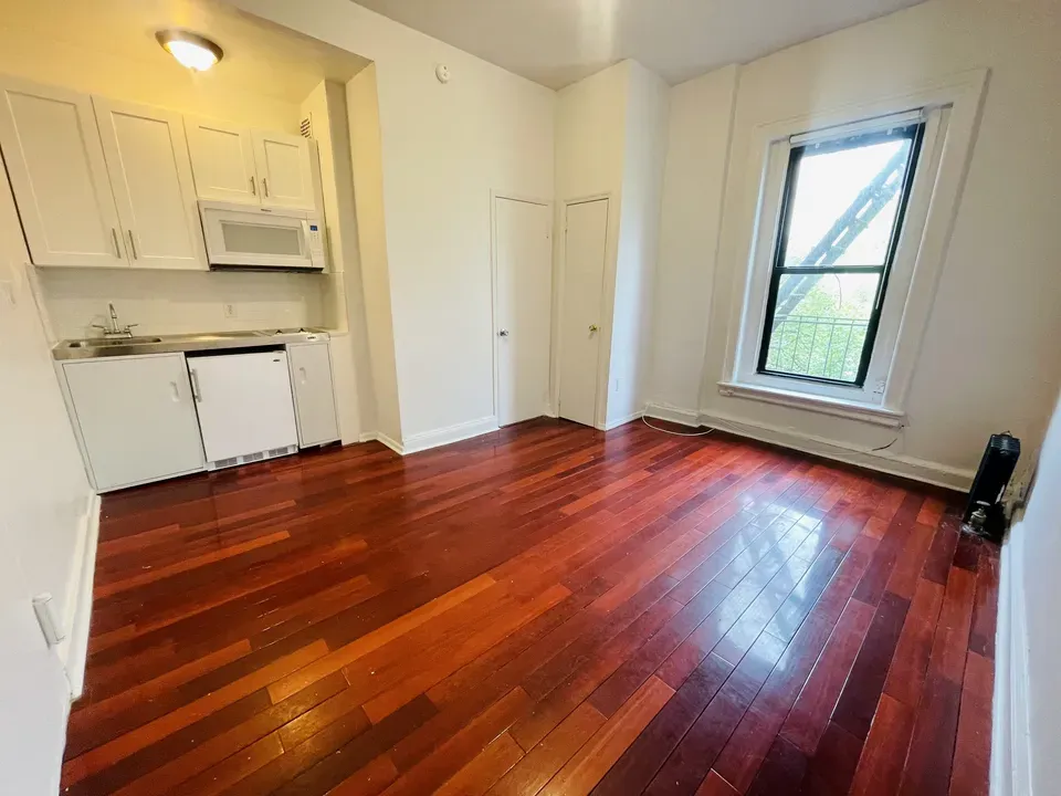 3 Bed 1 Bath Urban Residential Condo in Brooklyn, NY